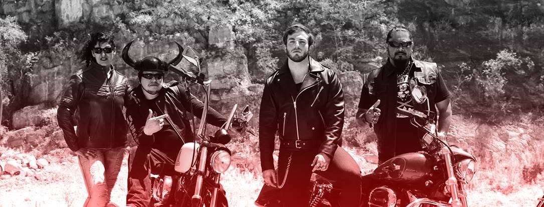 Fotografía de portada de Brotherhood con motociclistas y sus motos.